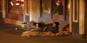 kimsesiz sokakta kalan vatandaşlar