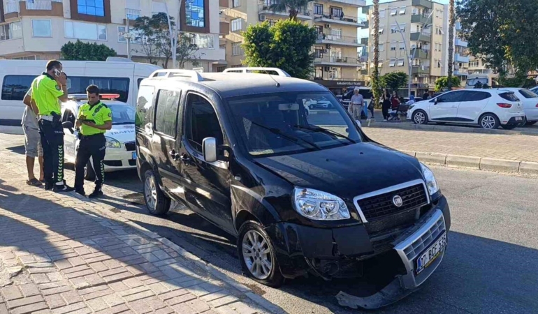 Antalya’da Motosikletli Kaçış Olayı: Polislerin Üzerine Sürdü!