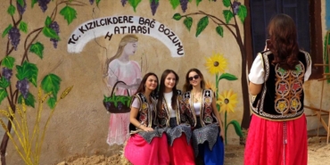 Kırklareli Tiyatrosu: Firavunla Yüz Yüze Oyunu Sanatseverlerle Buluştu