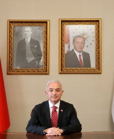 Kırklareli Valisi Uğur Turan’dan Öğrencileri Sevindiren Ziyaret