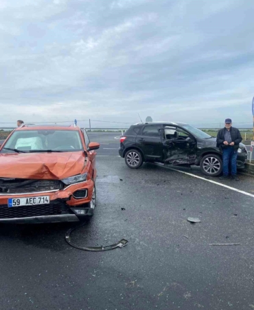 Tekirdağ Kazası: Kamyonet ve Otomobil Çarpıştı, 4 Yaralı