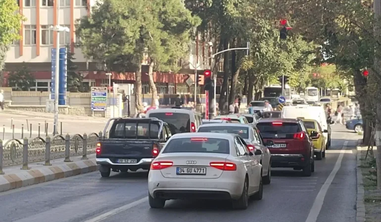 Kırklareli Kaldırımlarındaki Araçlar Yayalar İçin Tehdit mi?