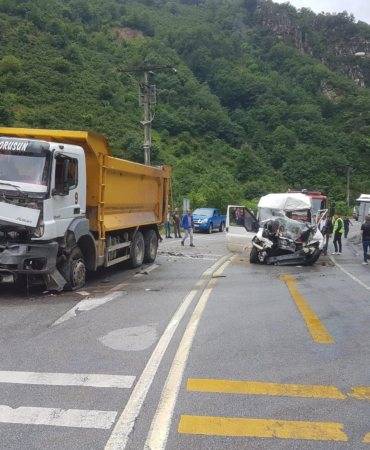 Giresun Trafik Kazası: Tır İki Otomobile Çarptı, 5 Ölü