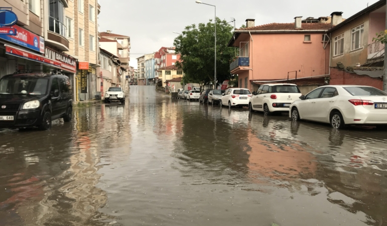 Edirne Yağmur Haberi: Sağanak ve Dolu Hayatı Nasıl Etkiledi?