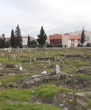 Kırklareli Şehir Mezarlığı’nda Kurban Bayramı Ziyaretleri Nasıl Geçiyor?